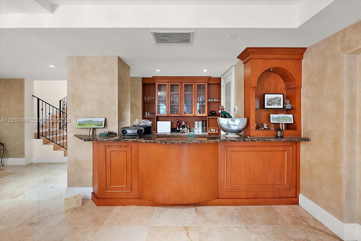 CLOISTERS ON THE BAY COND - Residential