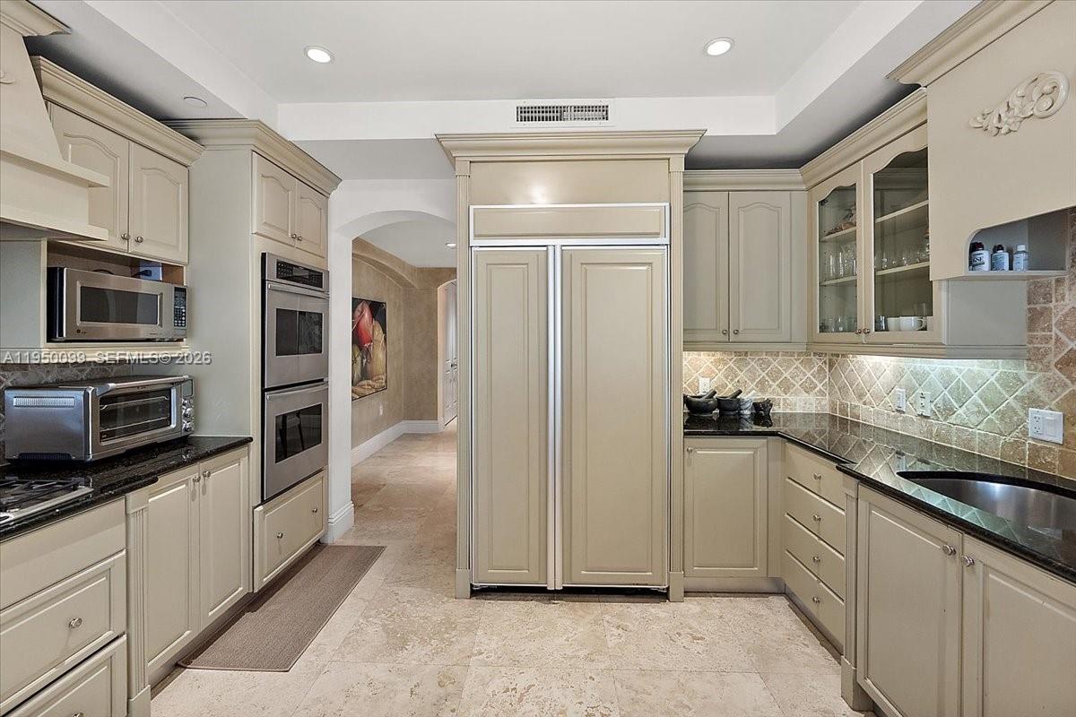 CLOISTERS ON THE BAY COND - Residential