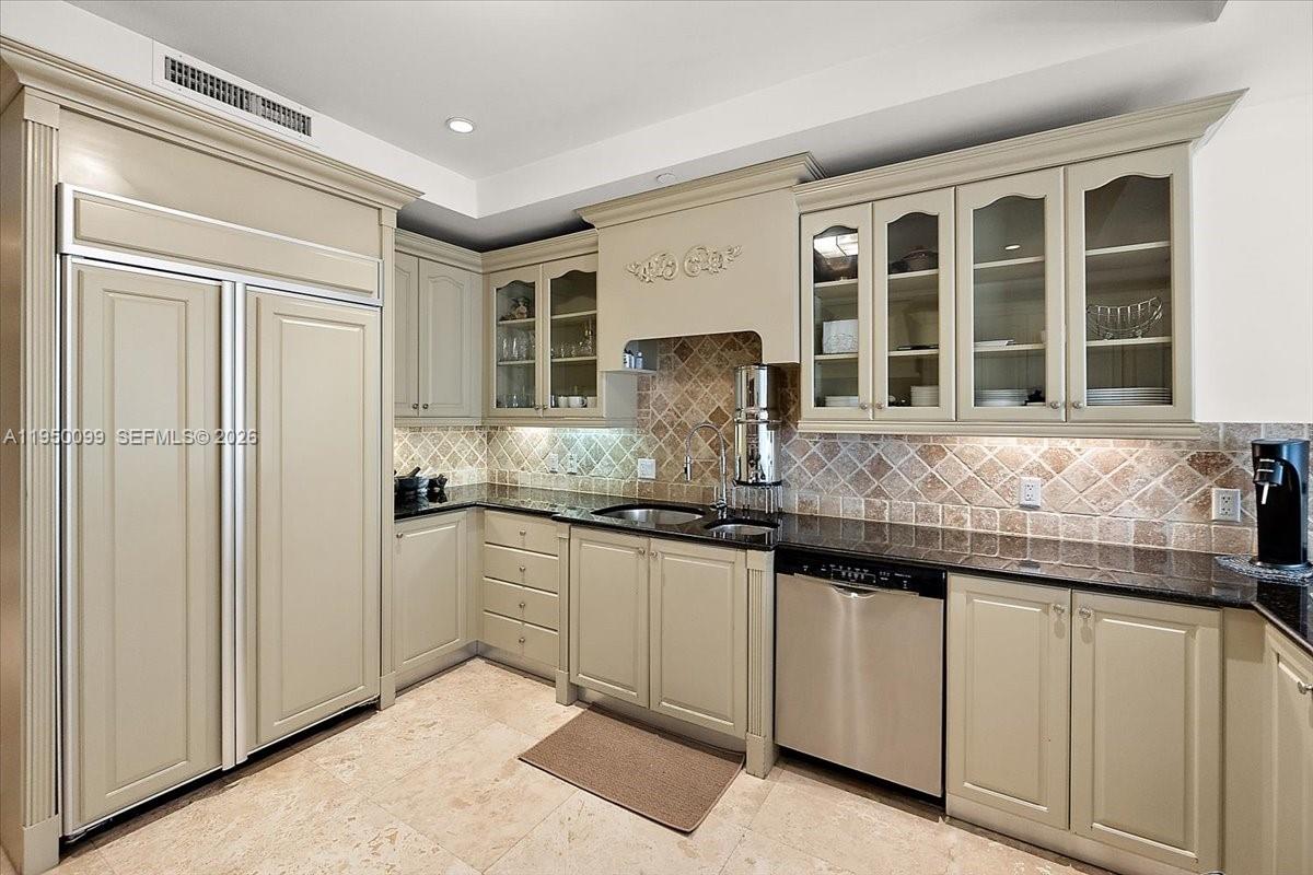 CLOISTERS ON THE BAY COND - Residential