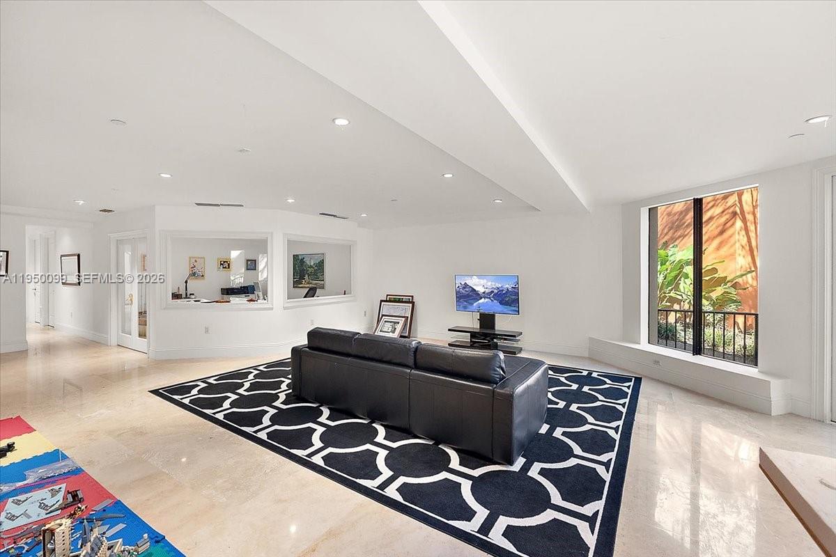 CLOISTERS ON THE BAY COND - Residential