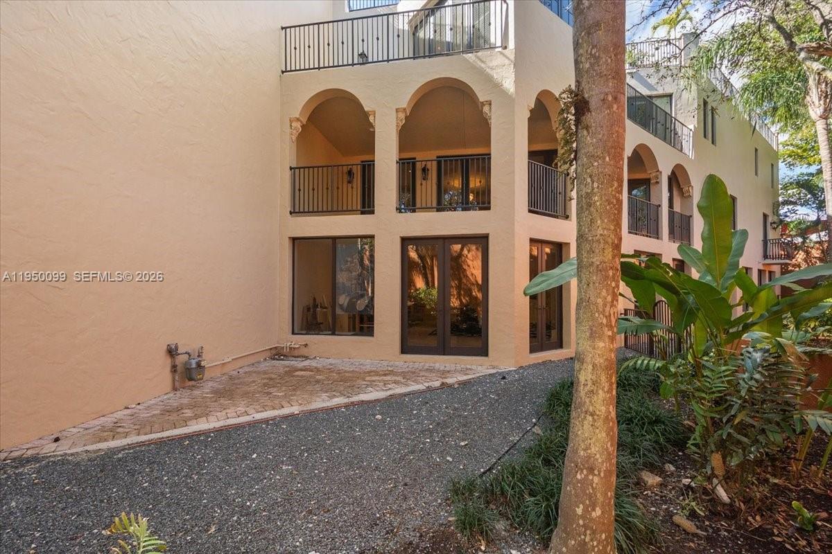 CLOISTERS ON THE BAY COND - Residential