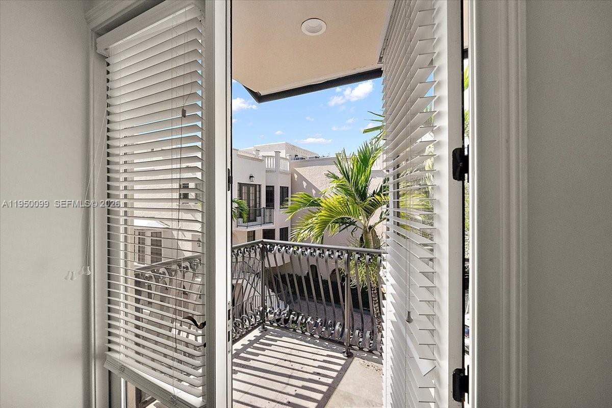 CLOISTERS ON THE BAY COND - Residential