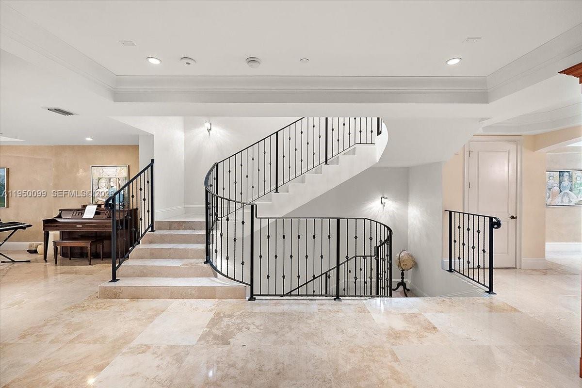 CLOISTERS ON THE BAY COND - Residential