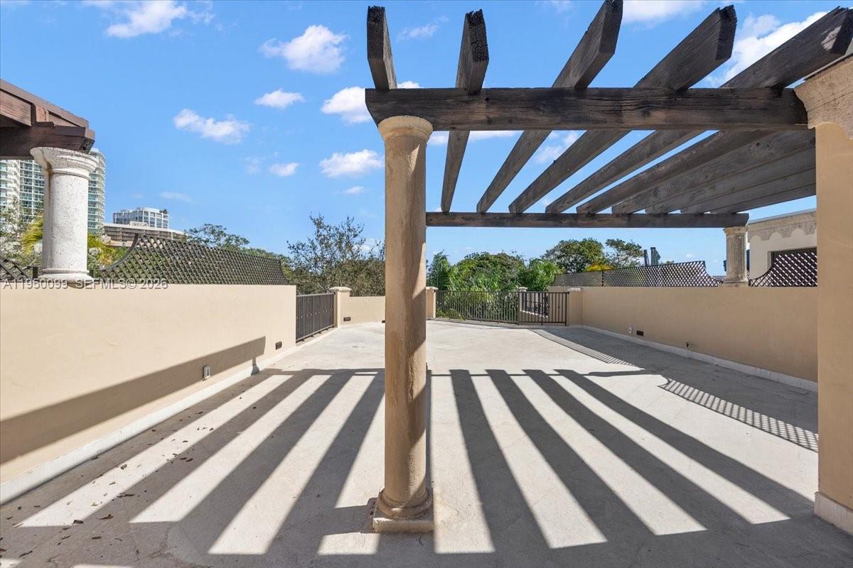 CLOISTERS ON THE BAY COND - Residential