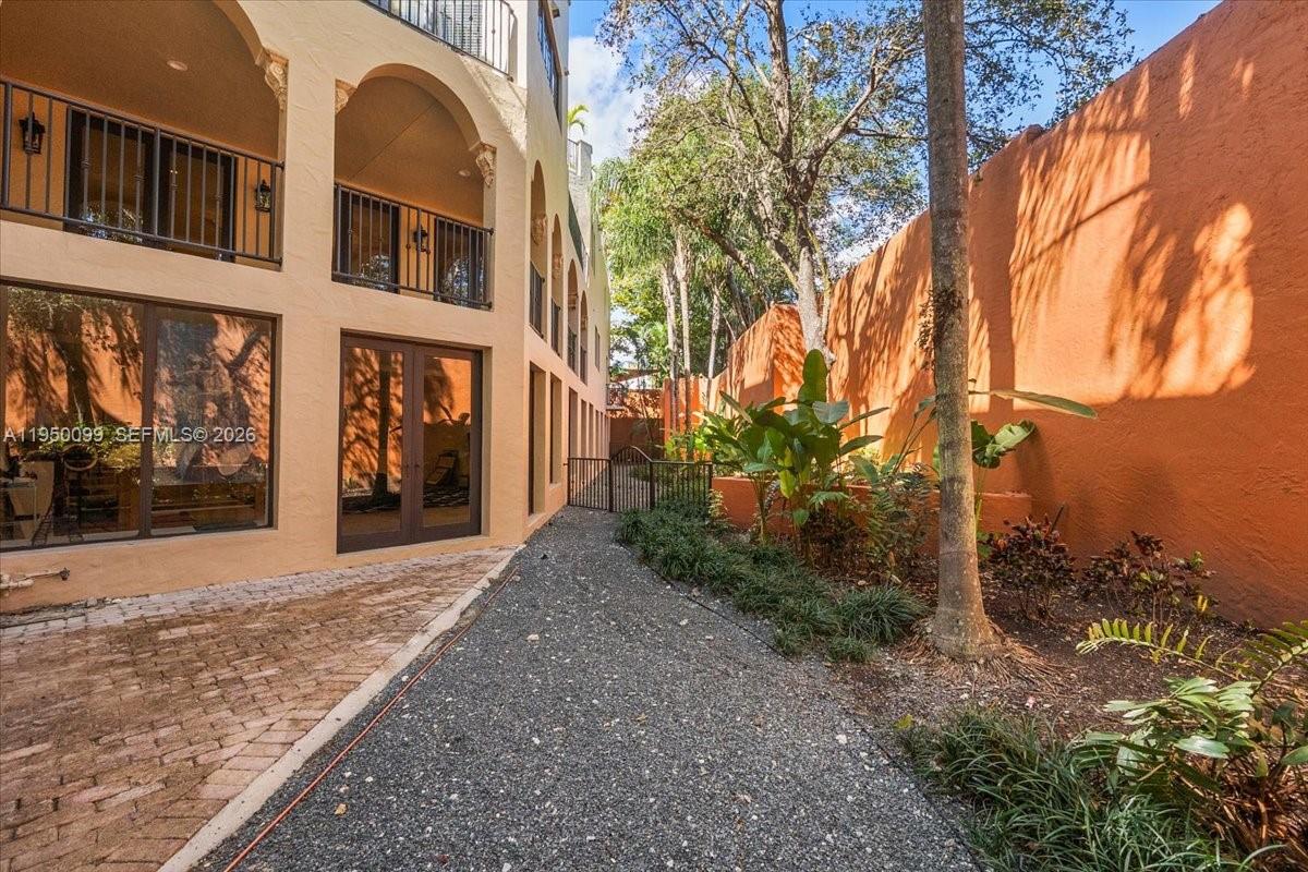 CLOISTERS ON THE BAY COND - Residential