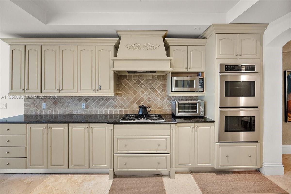 CLOISTERS ON THE BAY COND - Residential