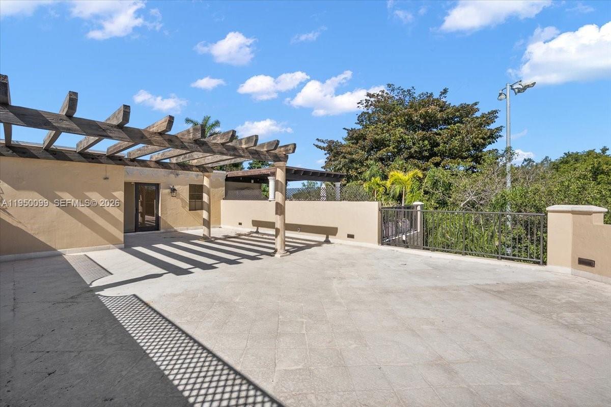 CLOISTERS ON THE BAY COND - Residential