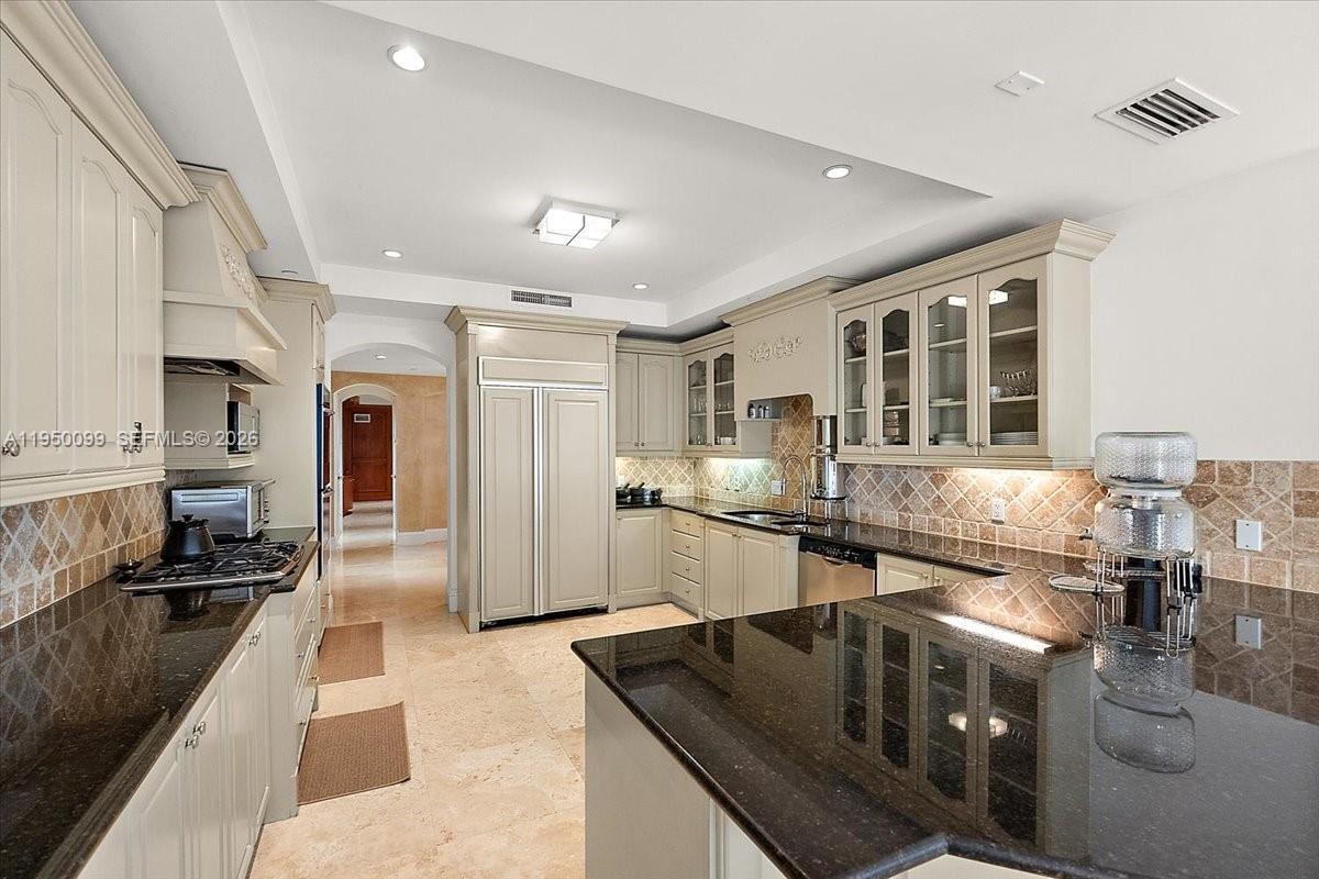 CLOISTERS ON THE BAY COND - Residential