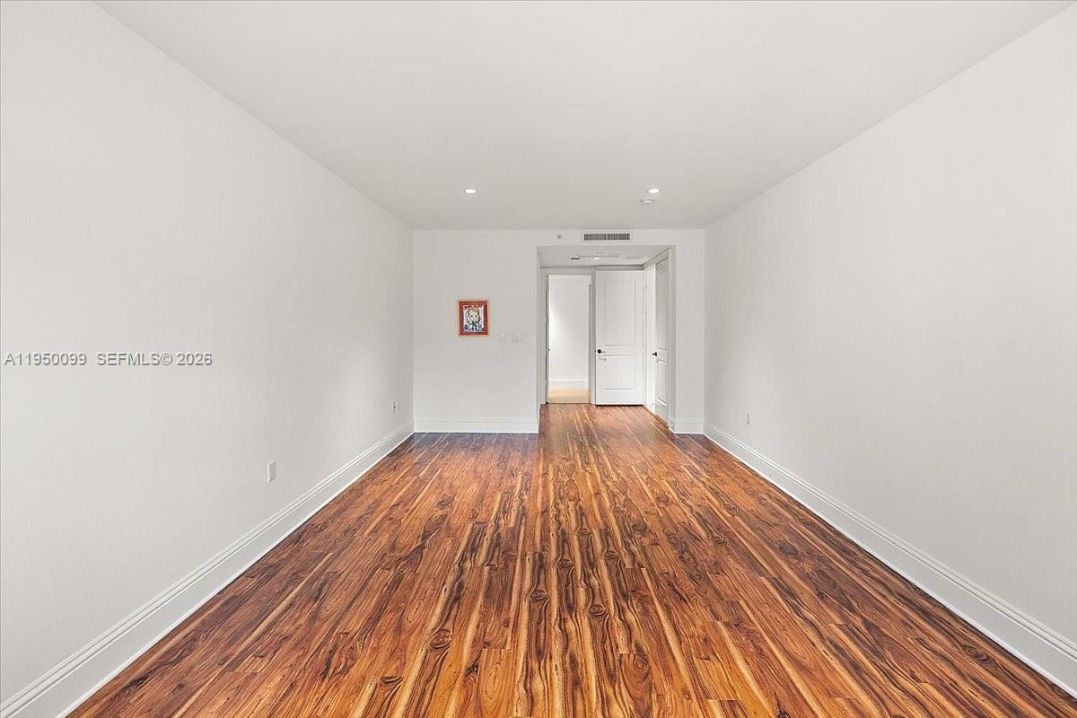 CLOISTERS ON THE BAY COND - Residential