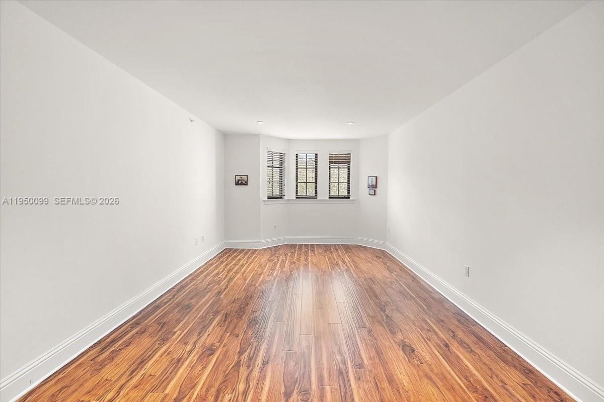 CLOISTERS ON THE BAY COND - Residential