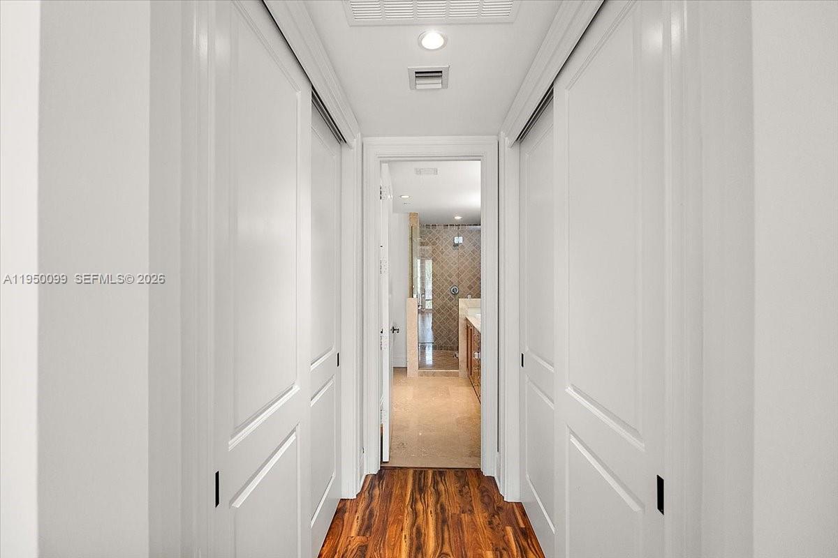 CLOISTERS ON THE BAY COND - Residential