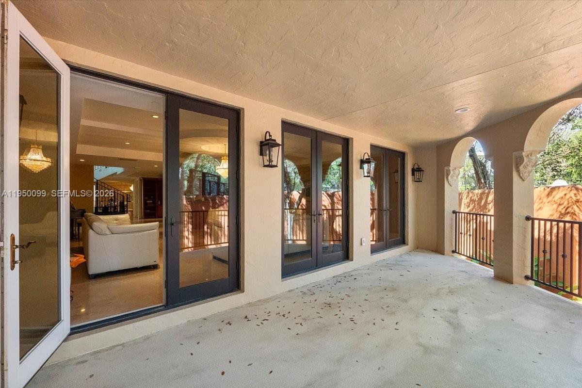 CLOISTERS ON THE BAY COND - Residential