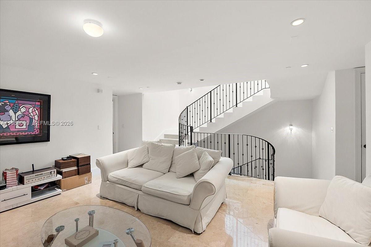 CLOISTERS ON THE BAY COND - Residential