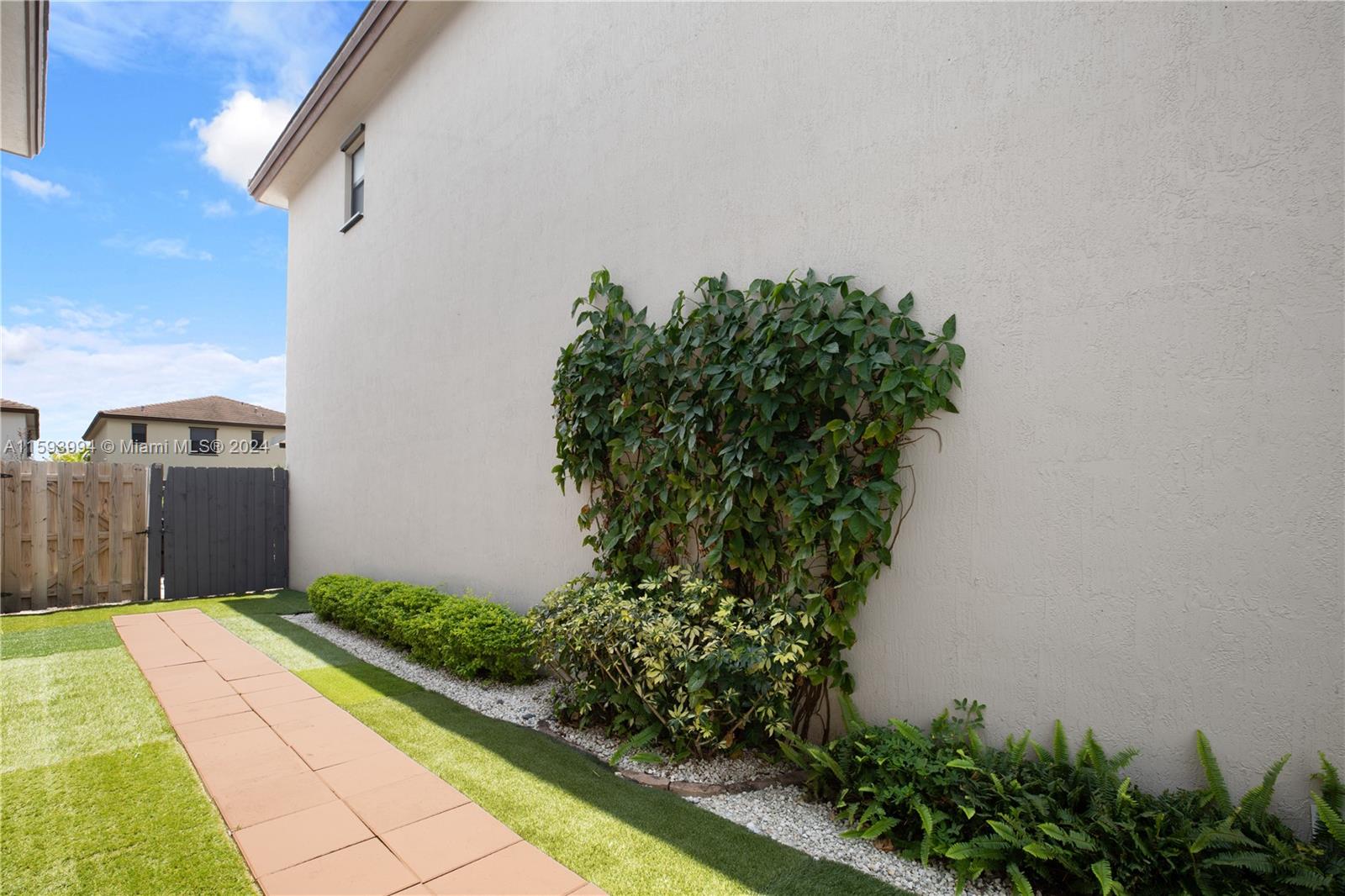 S ALLAPATTAH GARDENS - Residential