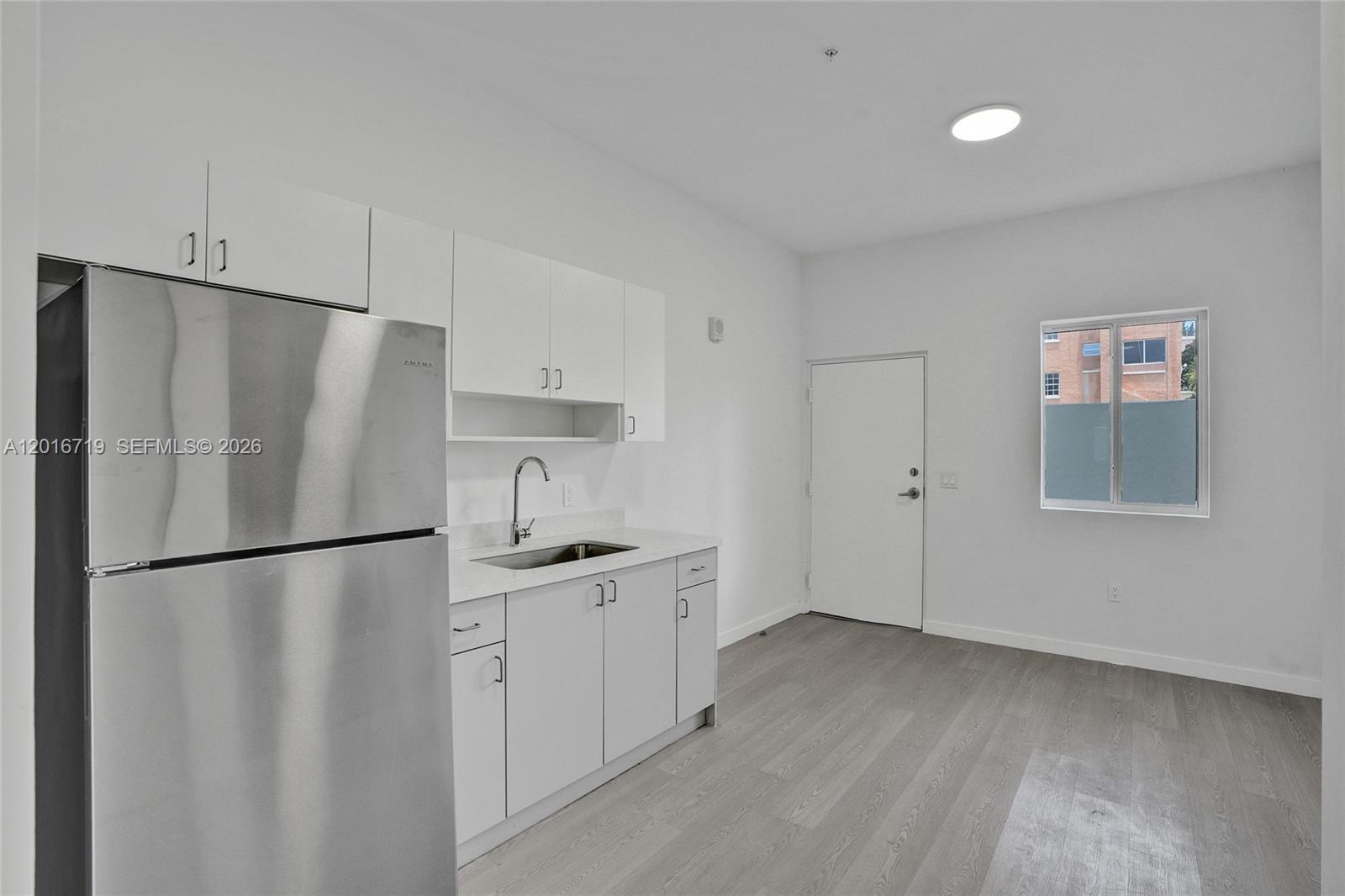 LAWRENCE ESTATES LAND COS - Residential Lease