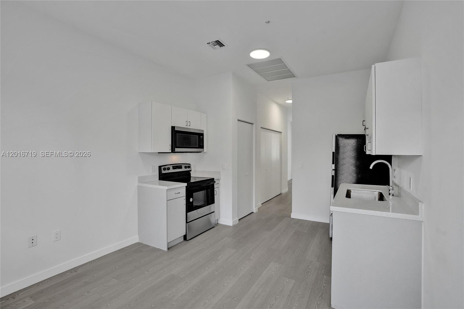 LAWRENCE ESTATES LAND COS - Residential Lease