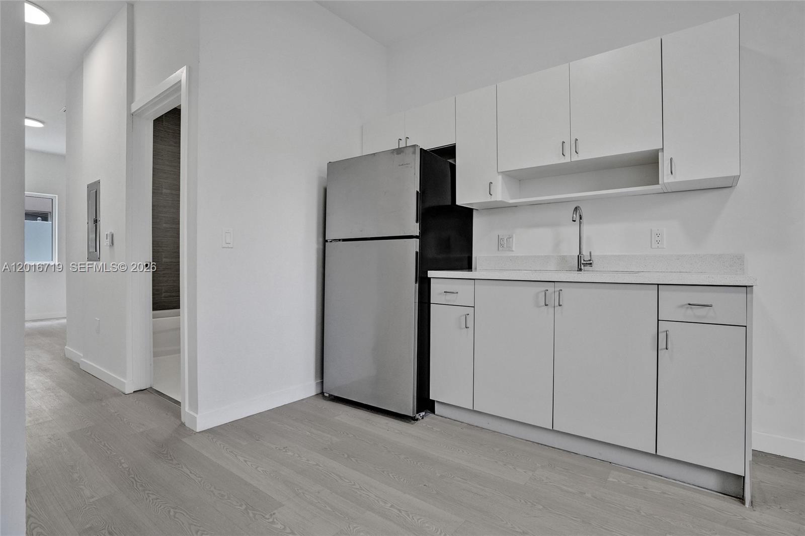 LAWRENCE ESTATES LAND COS - Residential Lease