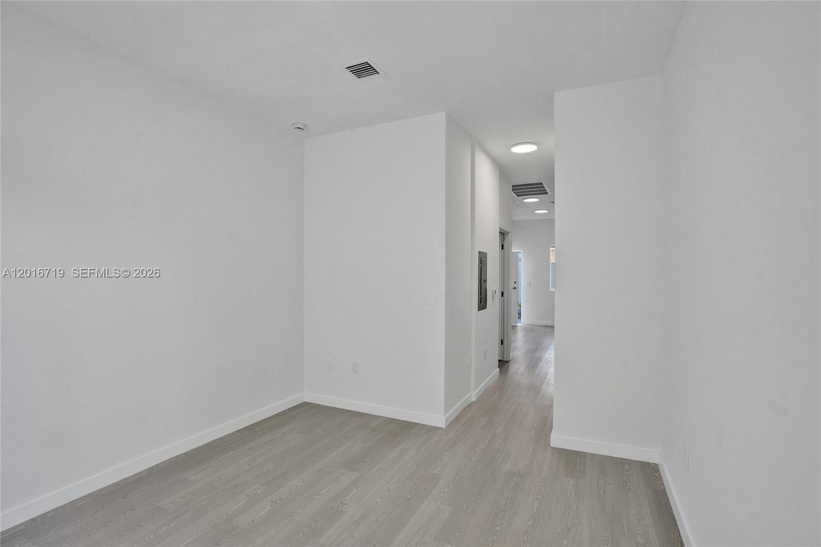LAWRENCE ESTATES LAND COS - Residential Lease