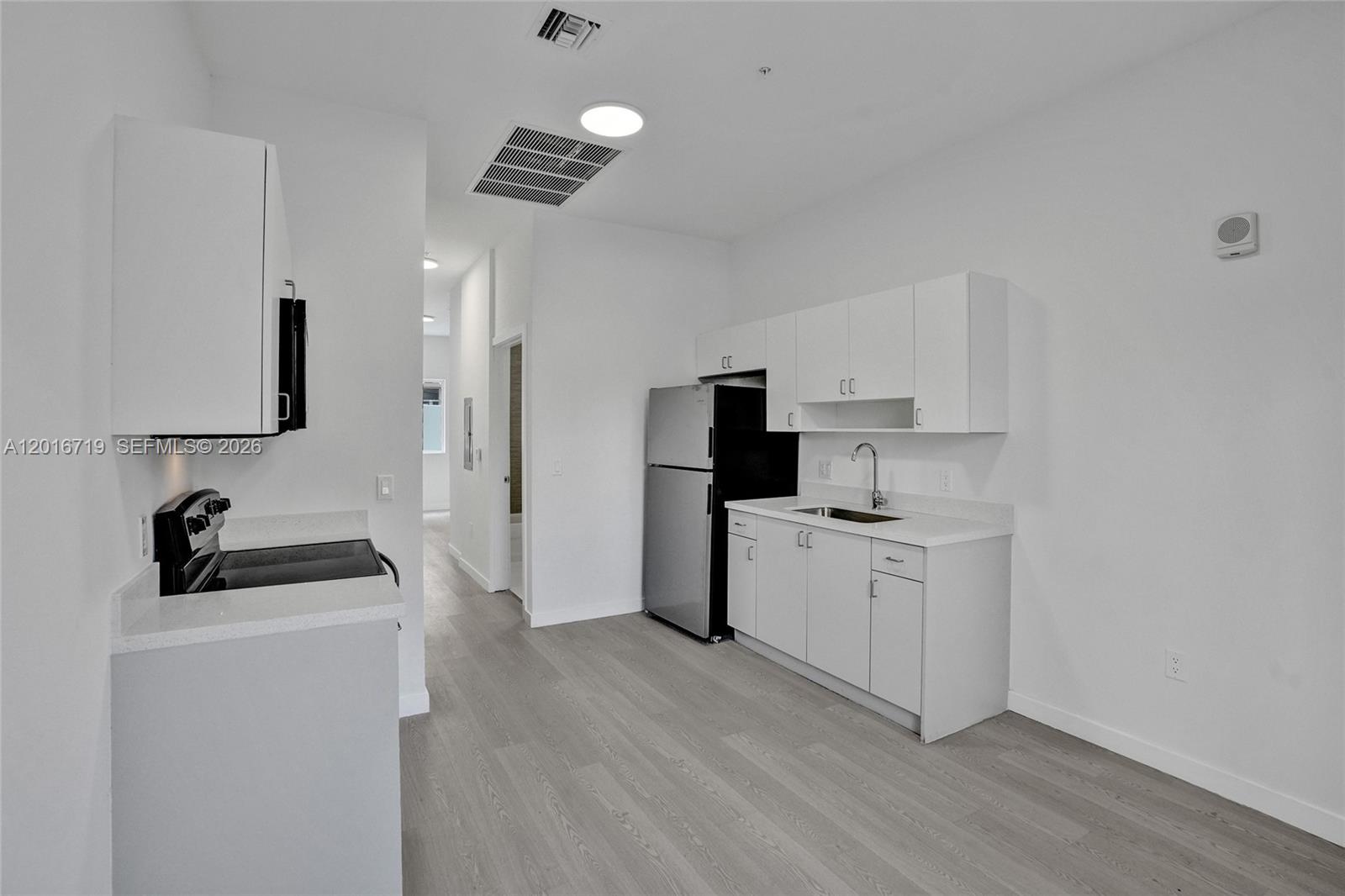 LAWRENCE ESTATES LAND COS - Residential Lease