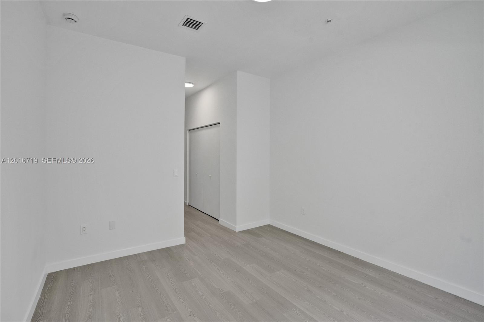LAWRENCE ESTATES LAND COS - Residential Lease