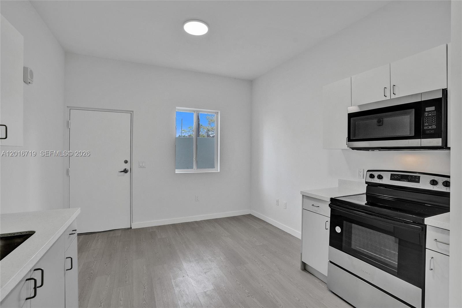 LAWRENCE ESTATES LAND COS - Residential Lease