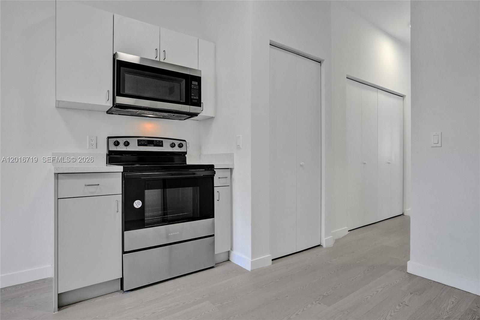 LAWRENCE ESTATES LAND COS - Residential Lease