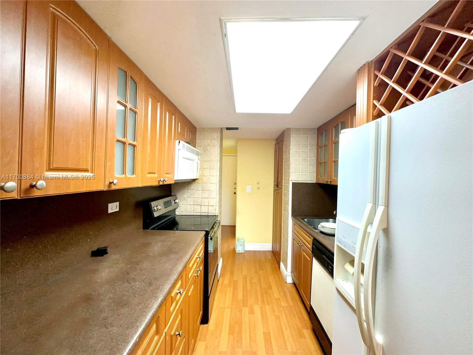 WINSTON TOWERS 200 CONDO - Residential