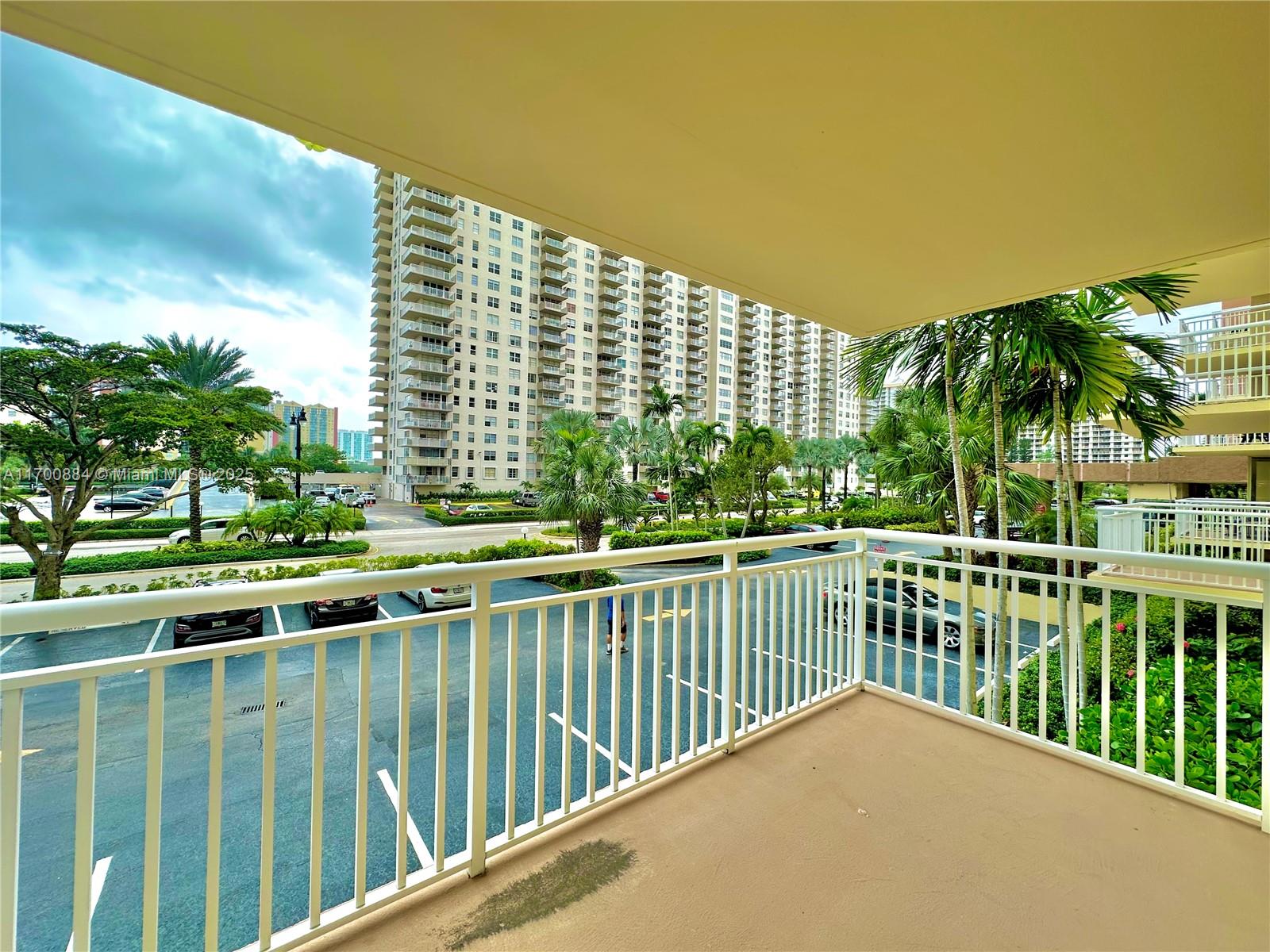 WINSTON TOWERS 200 CONDO - Residential
