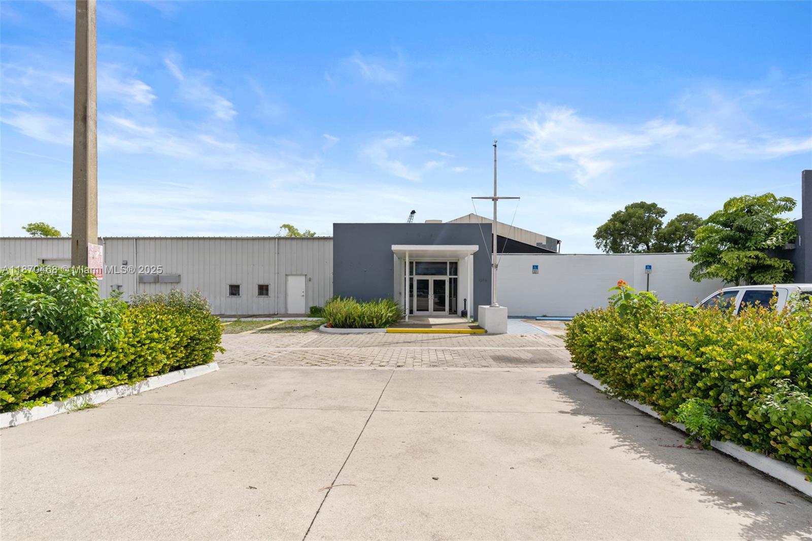 3075 NW South River Dr