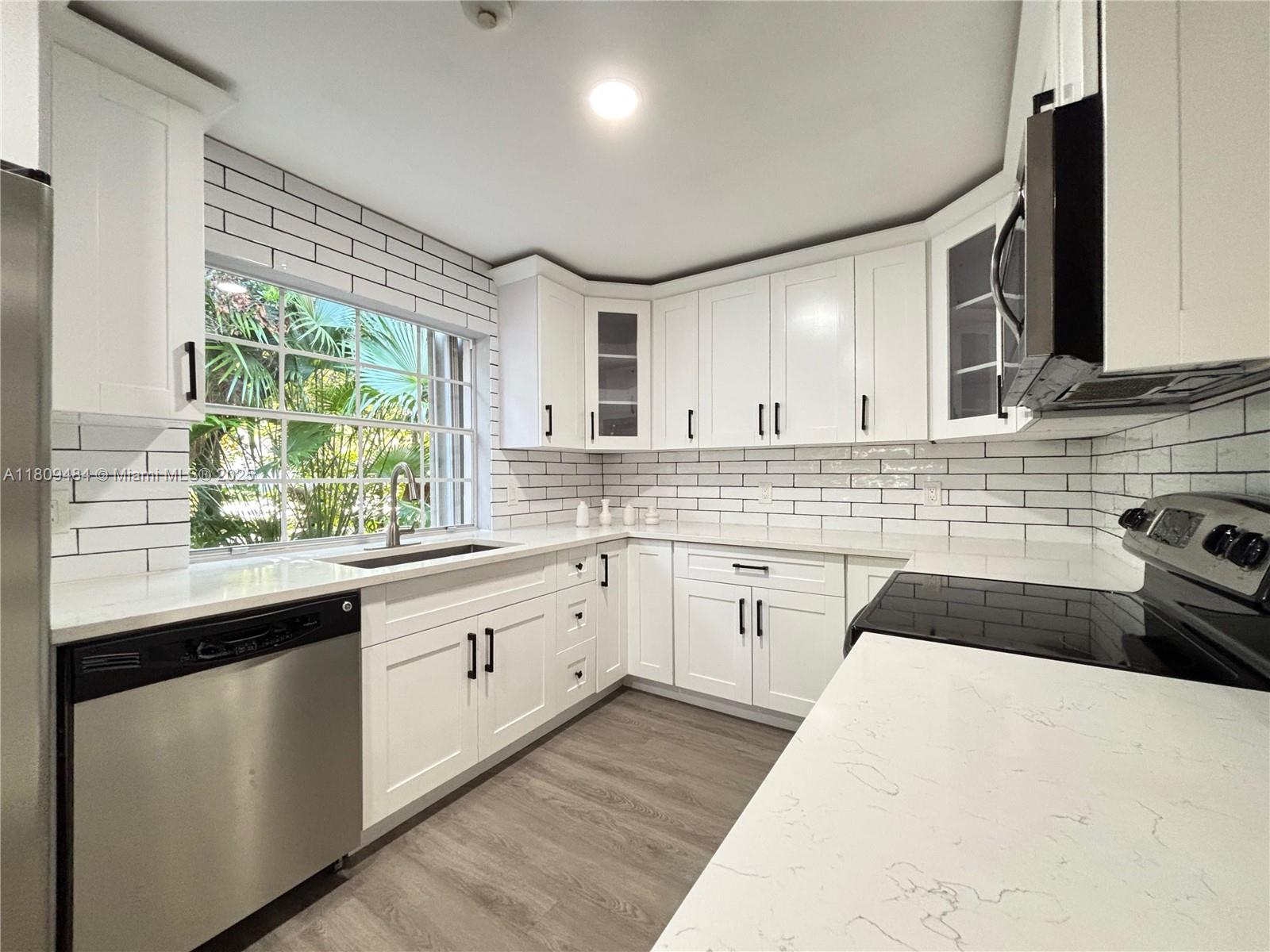 1597 Springside Dr 1597, Weston, Broward County, Florida - 3 Bedrooms  
2 Bathrooms - 