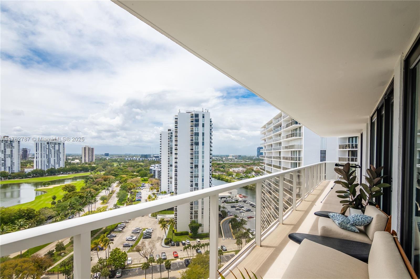 FLAMENCO CONDO-TOWER I - Residential