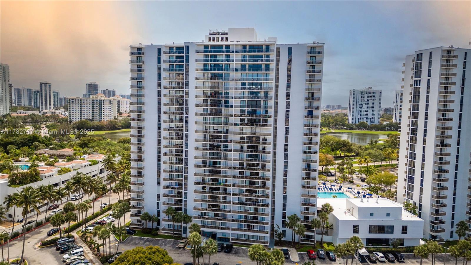 Property for Sale at 3731 N Country Club Dr 1927, Aventura, Miami-Dade County, Florida - Bedrooms: 3 
Bathrooms: 3  - $525,000