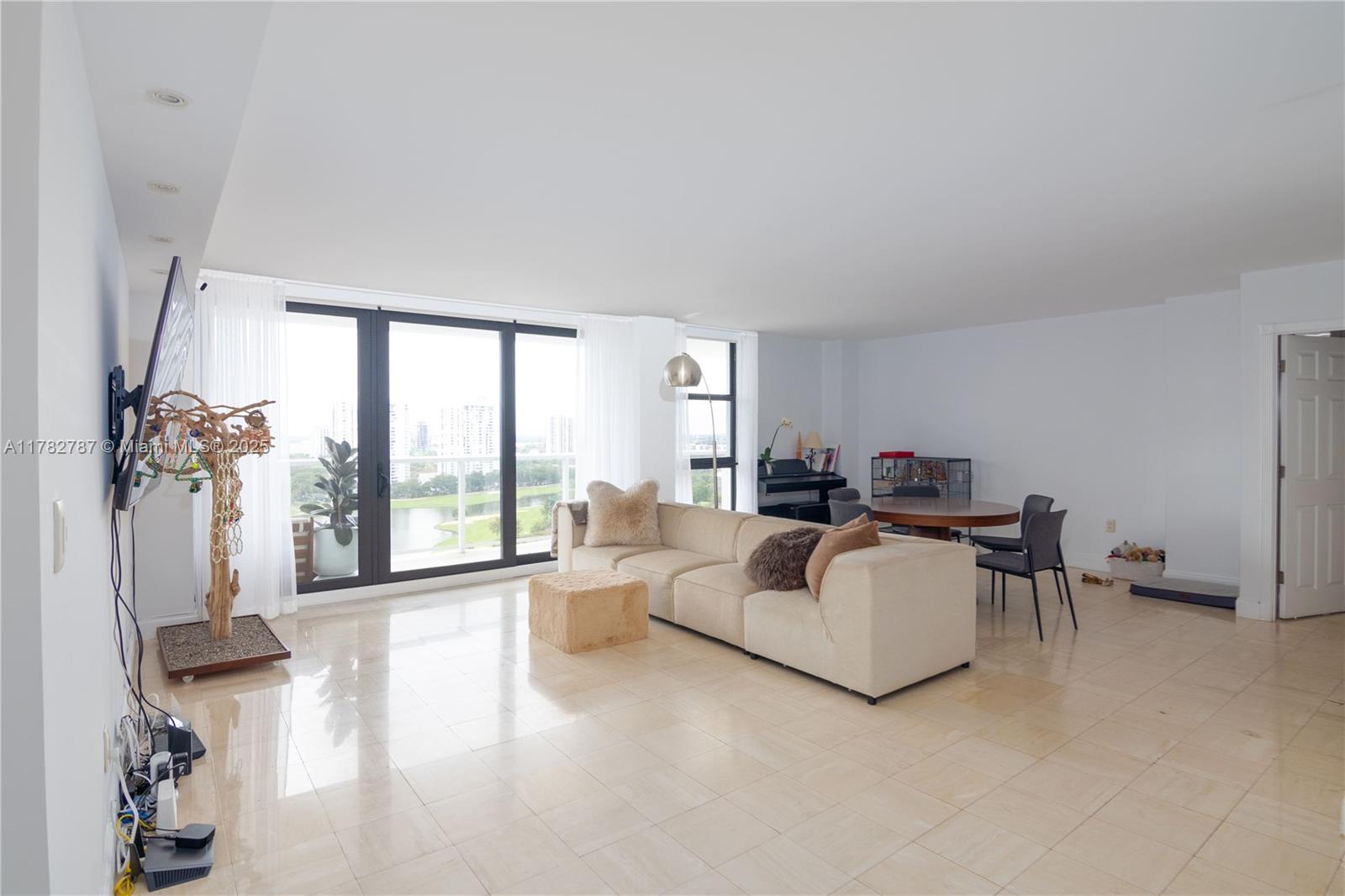 FLAMENCO CONDO-TOWER I - Residential