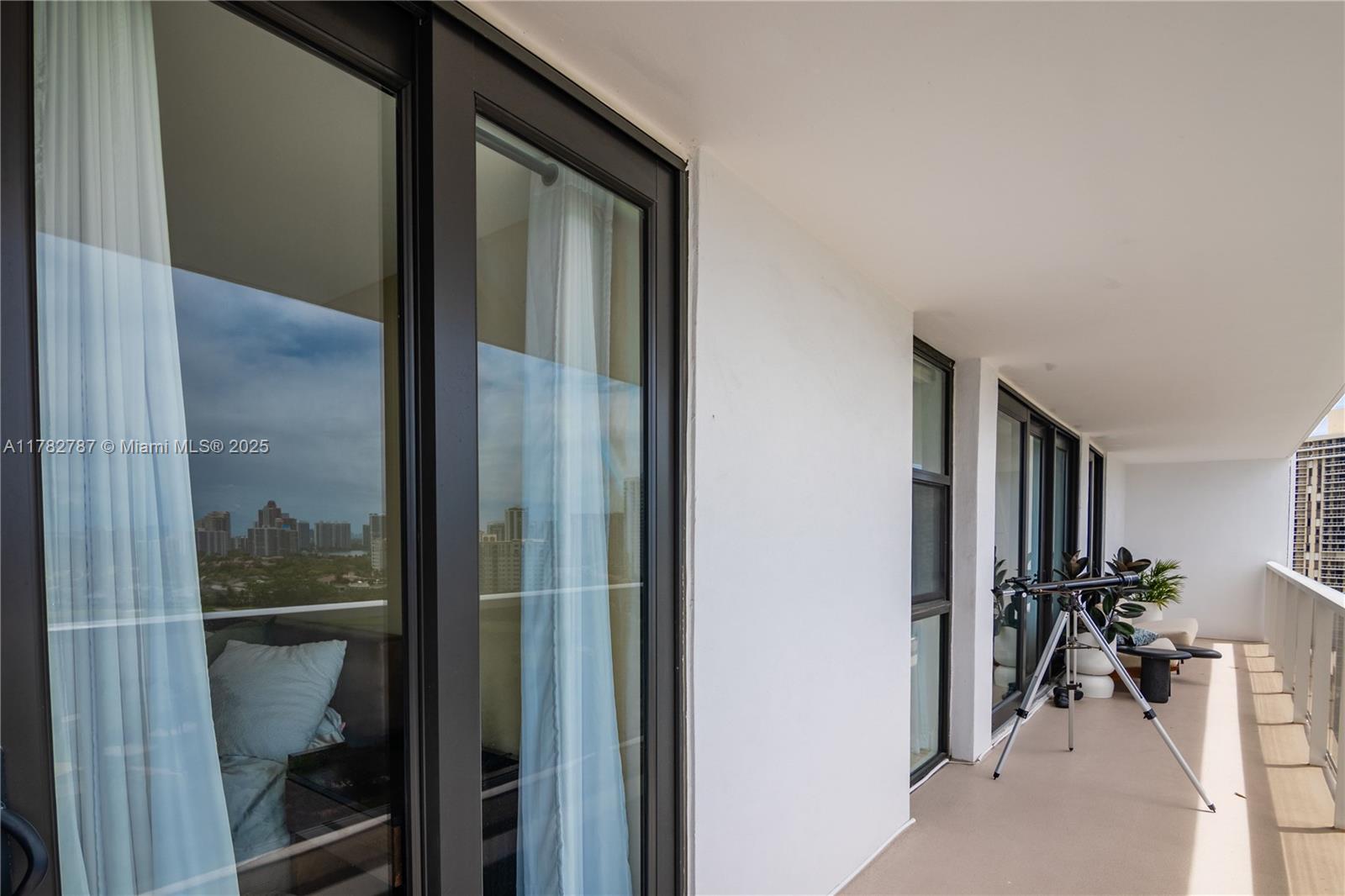 FLAMENCO CONDO-TOWER I - Residential
