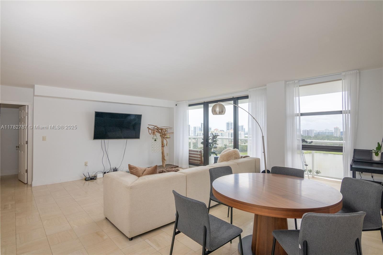 FLAMENCO CONDO-TOWER I - Residential