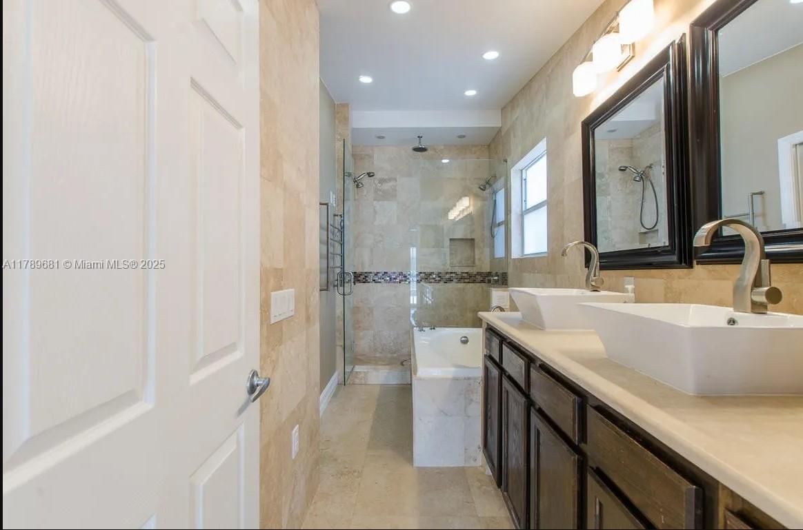 LAUDERDALE ISLES NO 2-BLK - Residential