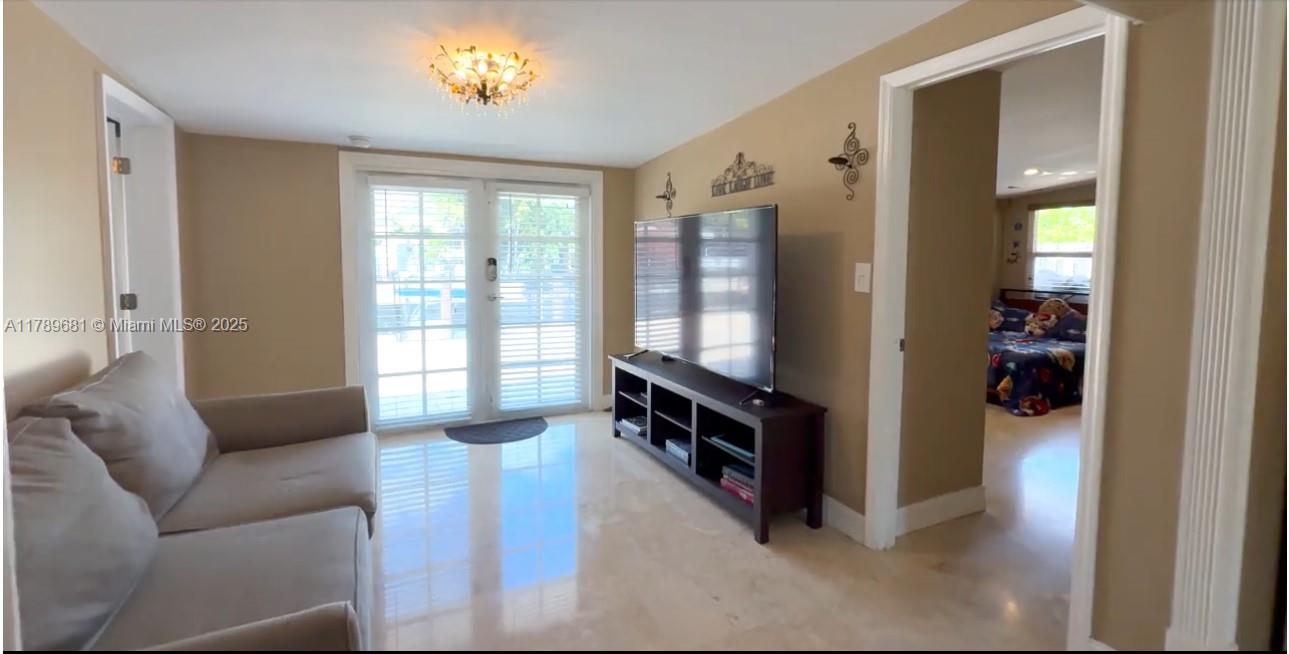 LAUDERDALE ISLES NO 2-BLK - Residential