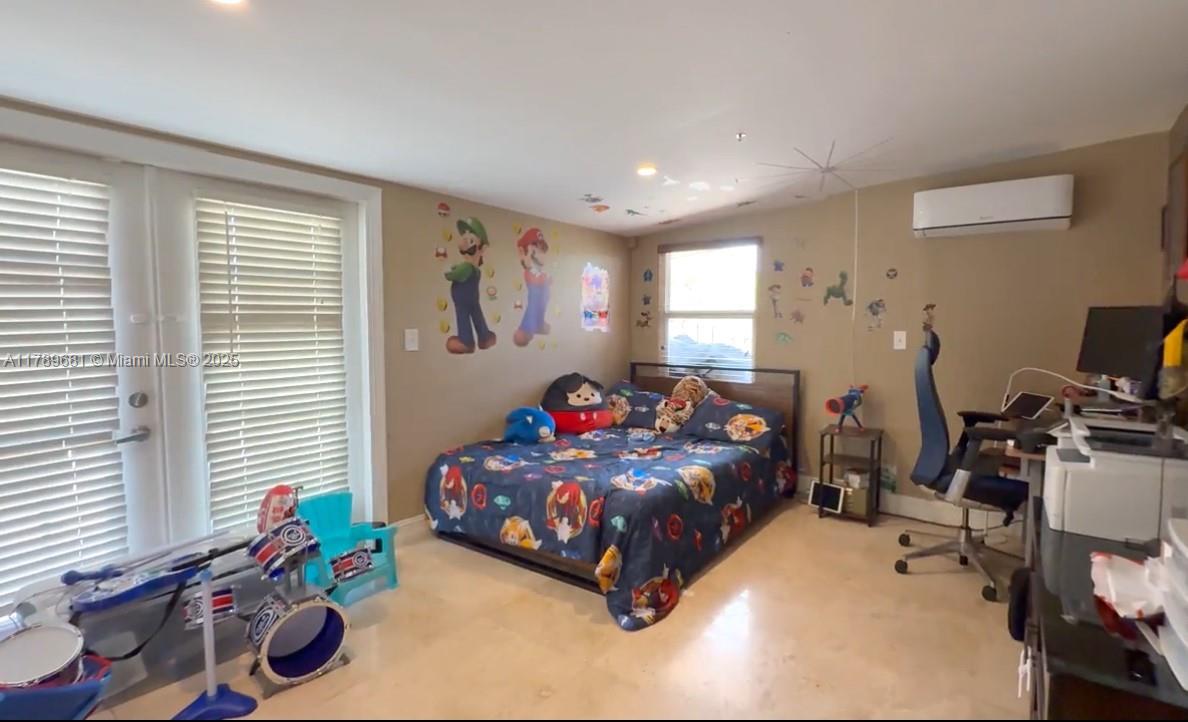 LAUDERDALE ISLES NO 2-BLK - Residential