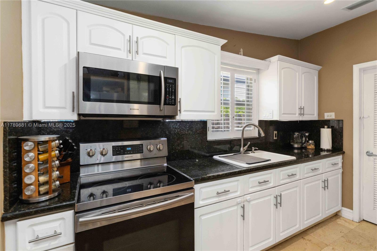 LAUDERDALE ISLES NO 2-BLK - Residential