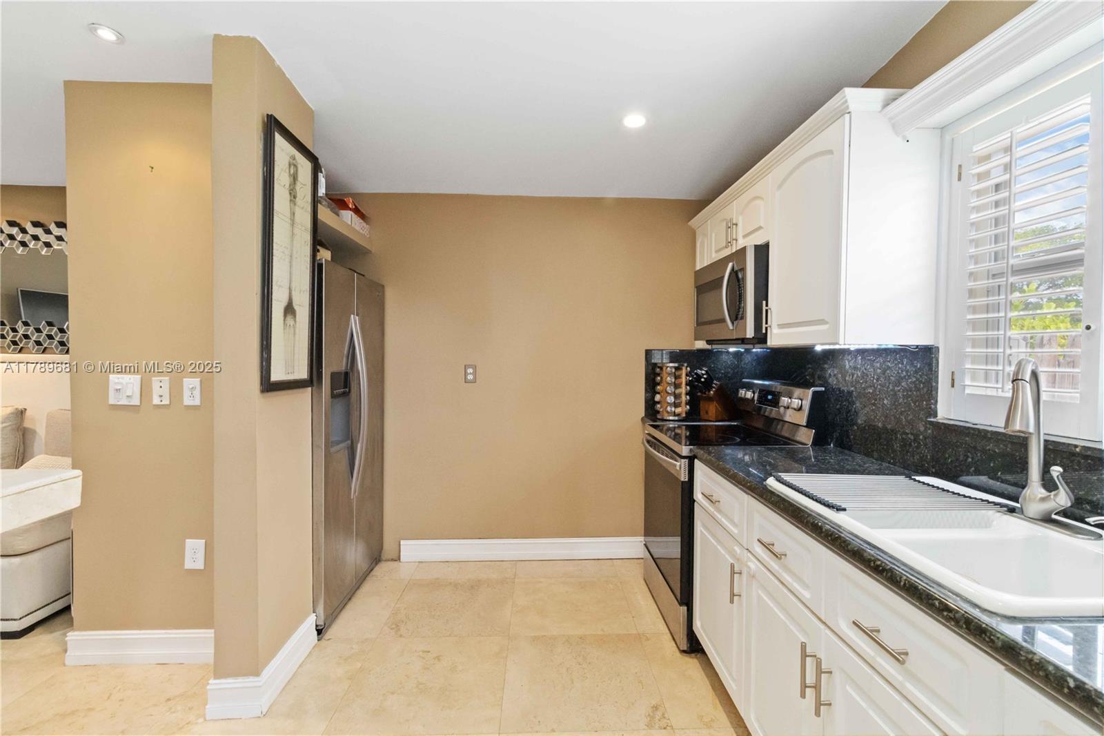 LAUDERDALE ISLES NO 2-BLK - Residential