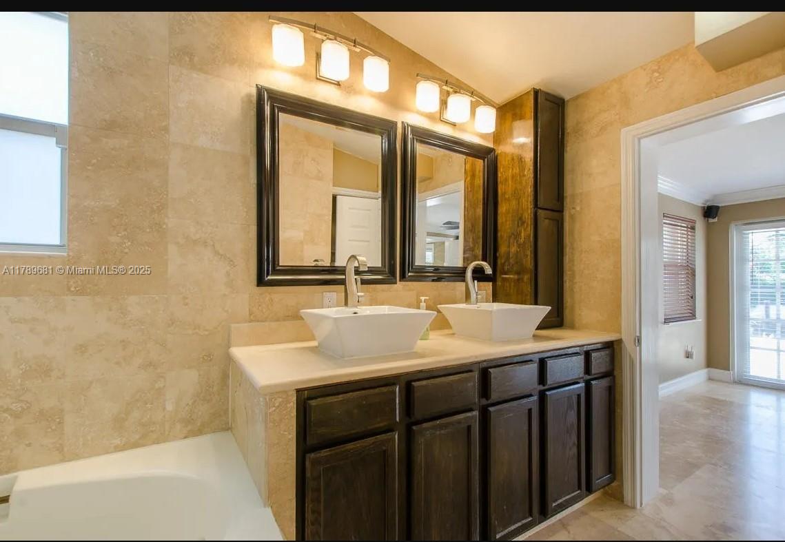 LAUDERDALE ISLES NO 2-BLK - Residential