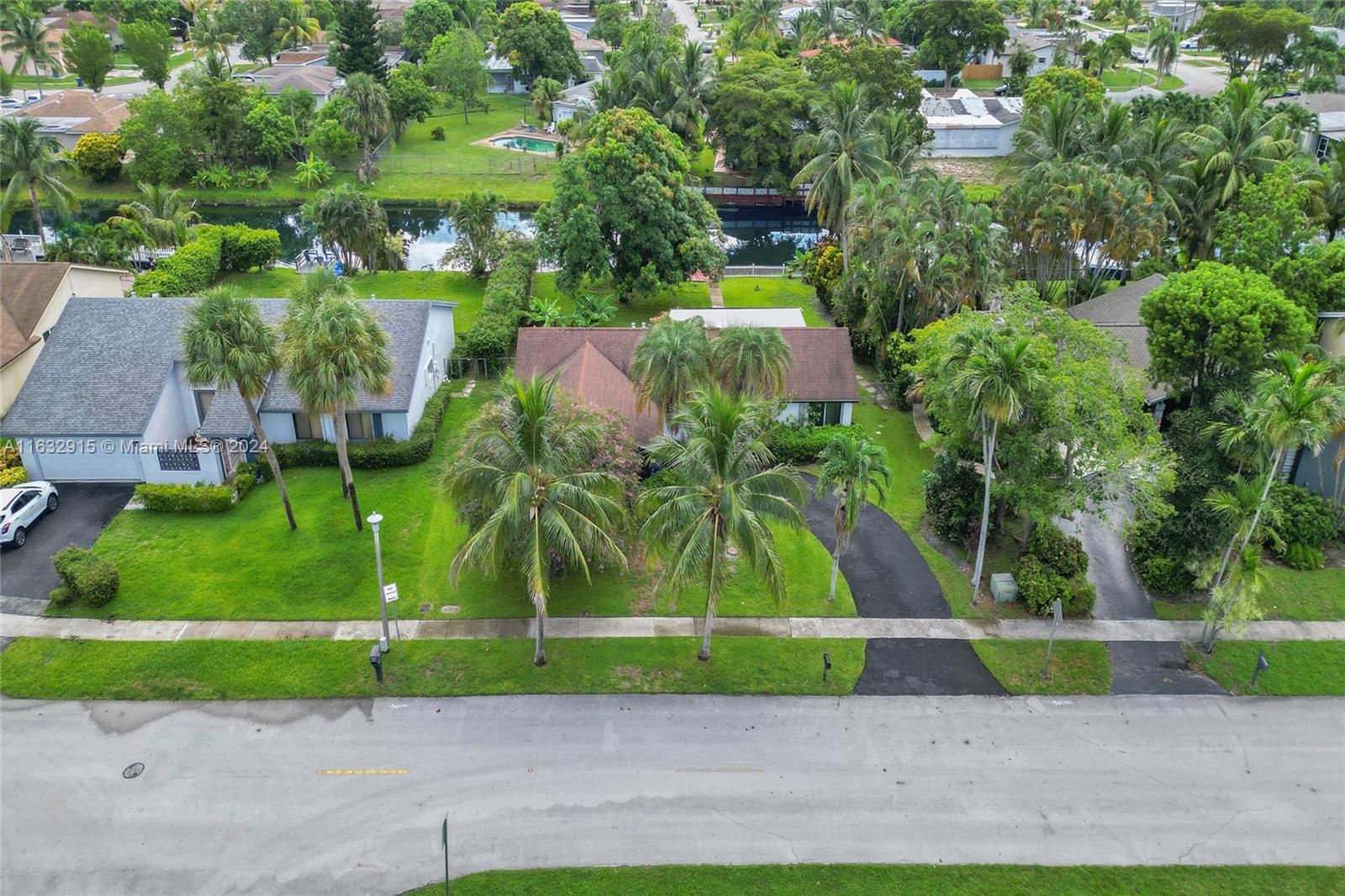 890 SW 55th Ave