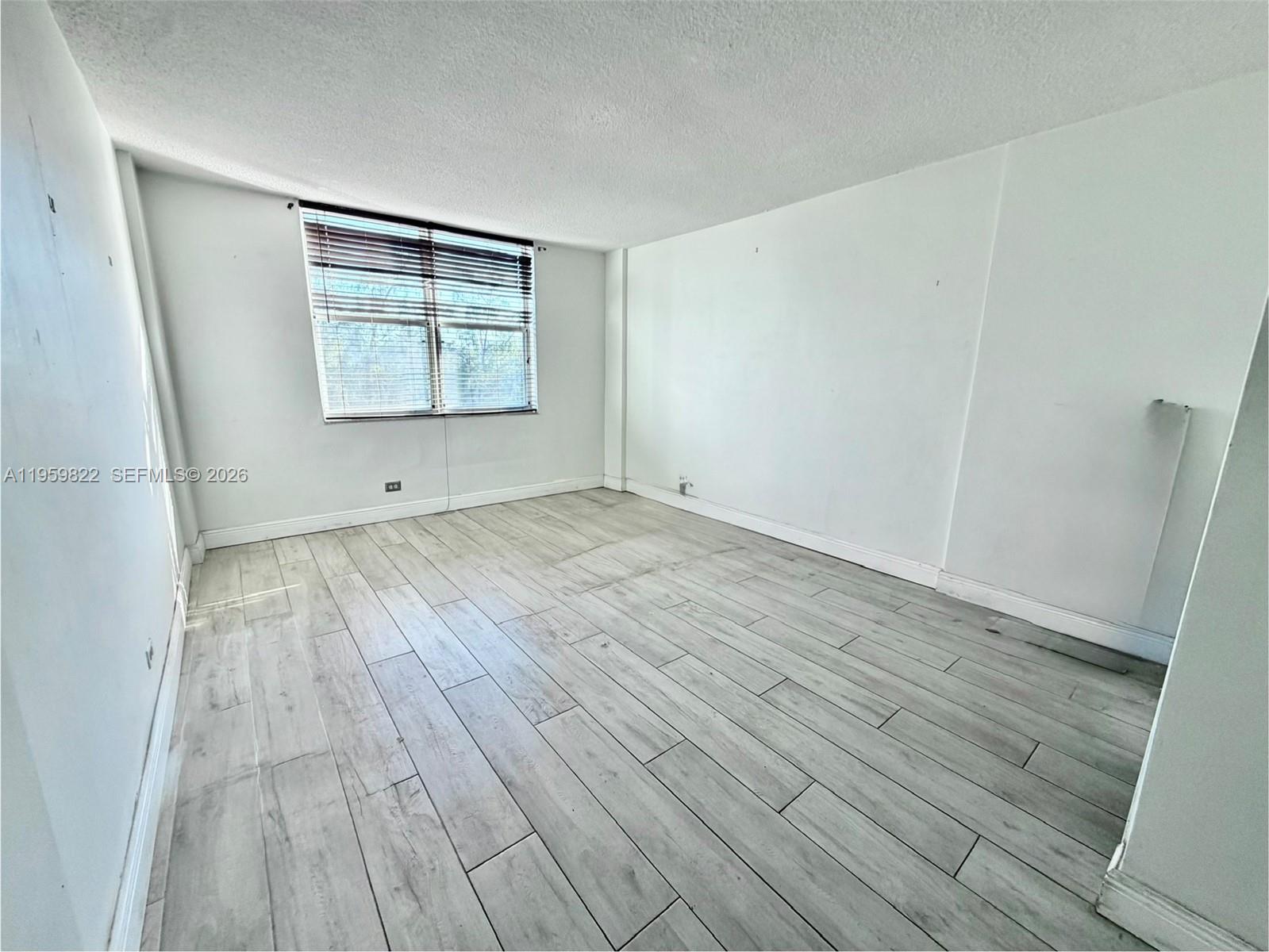 EASTERN SHORES WHITE HOUS - Residential