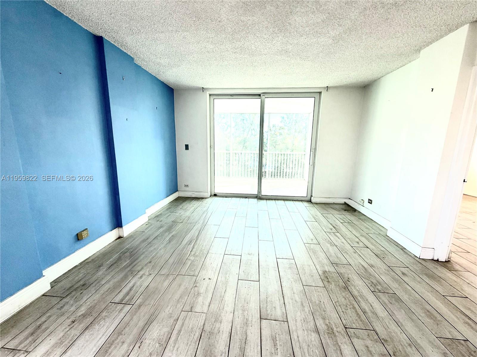 EASTERN SHORES WHITE HOUS - Residential