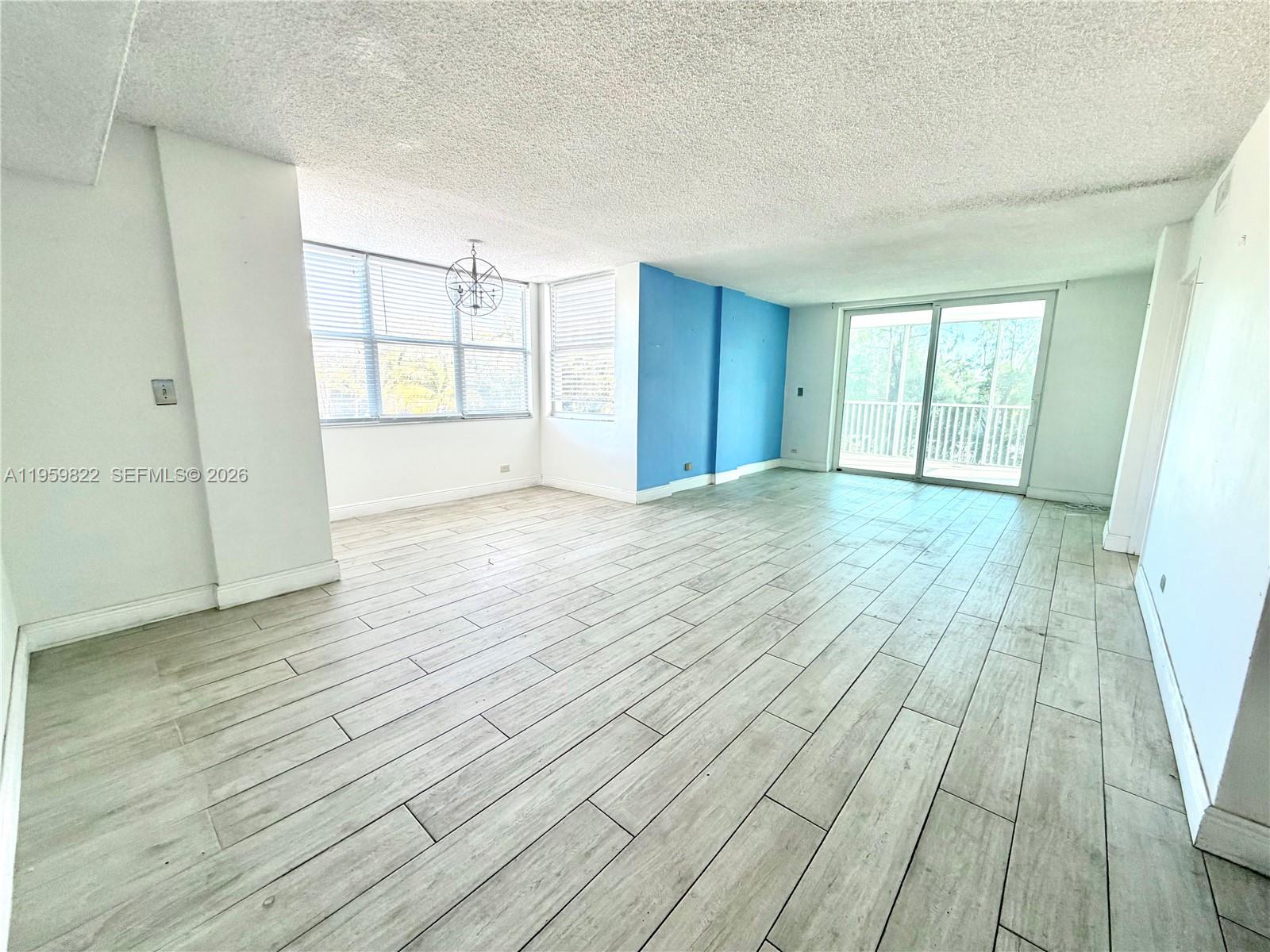 EASTERN SHORES WHITE HOUS - Residential