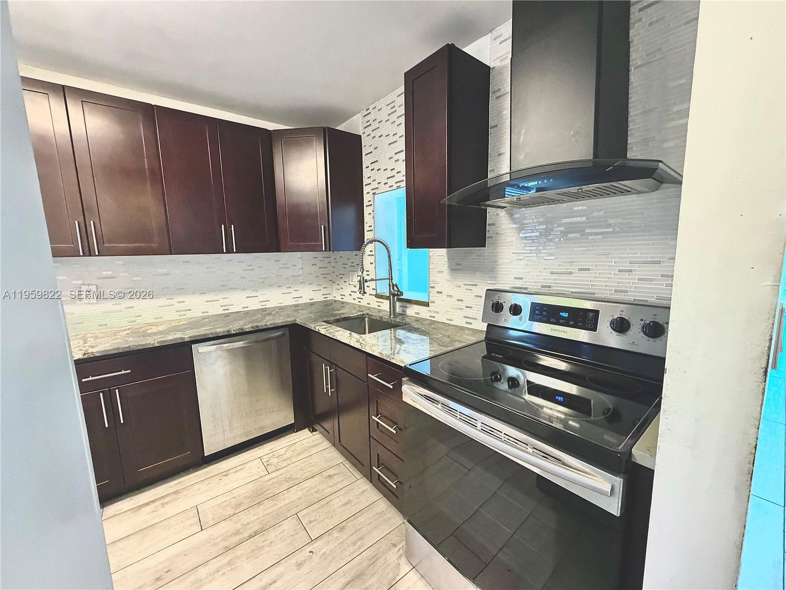 3660 NE 166th St 301 +40' Deeded Dock