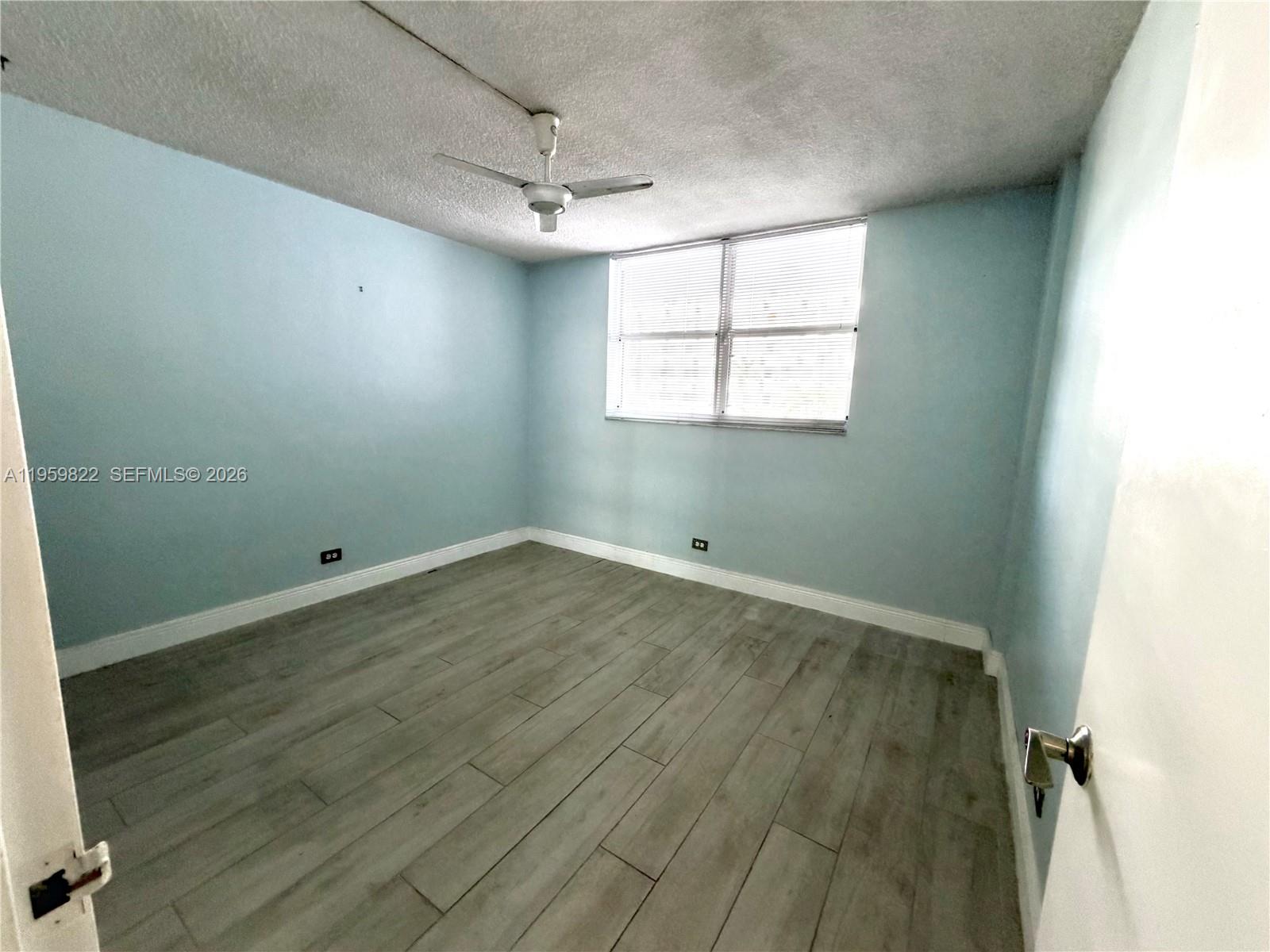 EASTERN SHORES WHITE HOUS - Residential