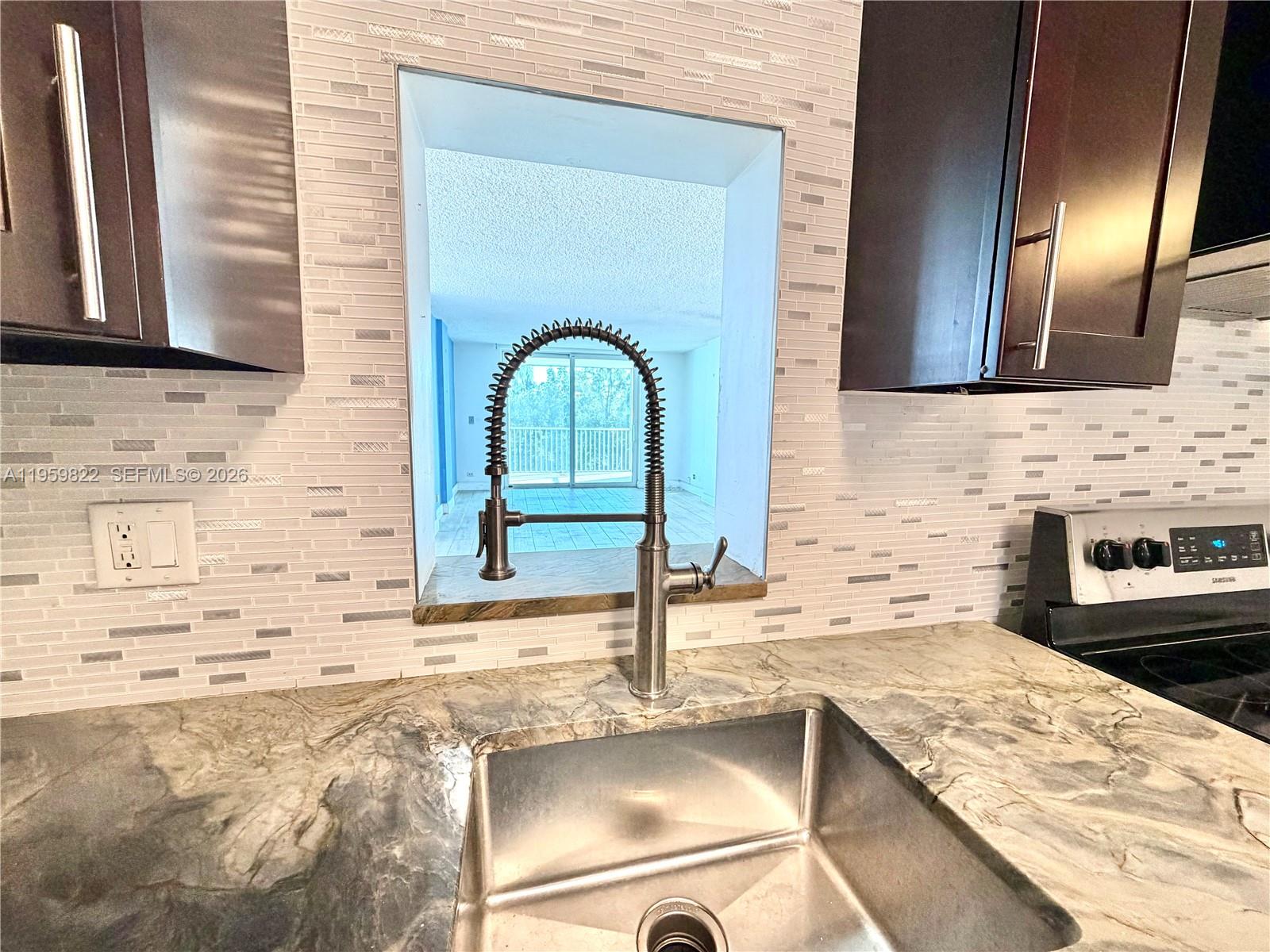 EASTERN SHORES WHITE HOUS - Residential