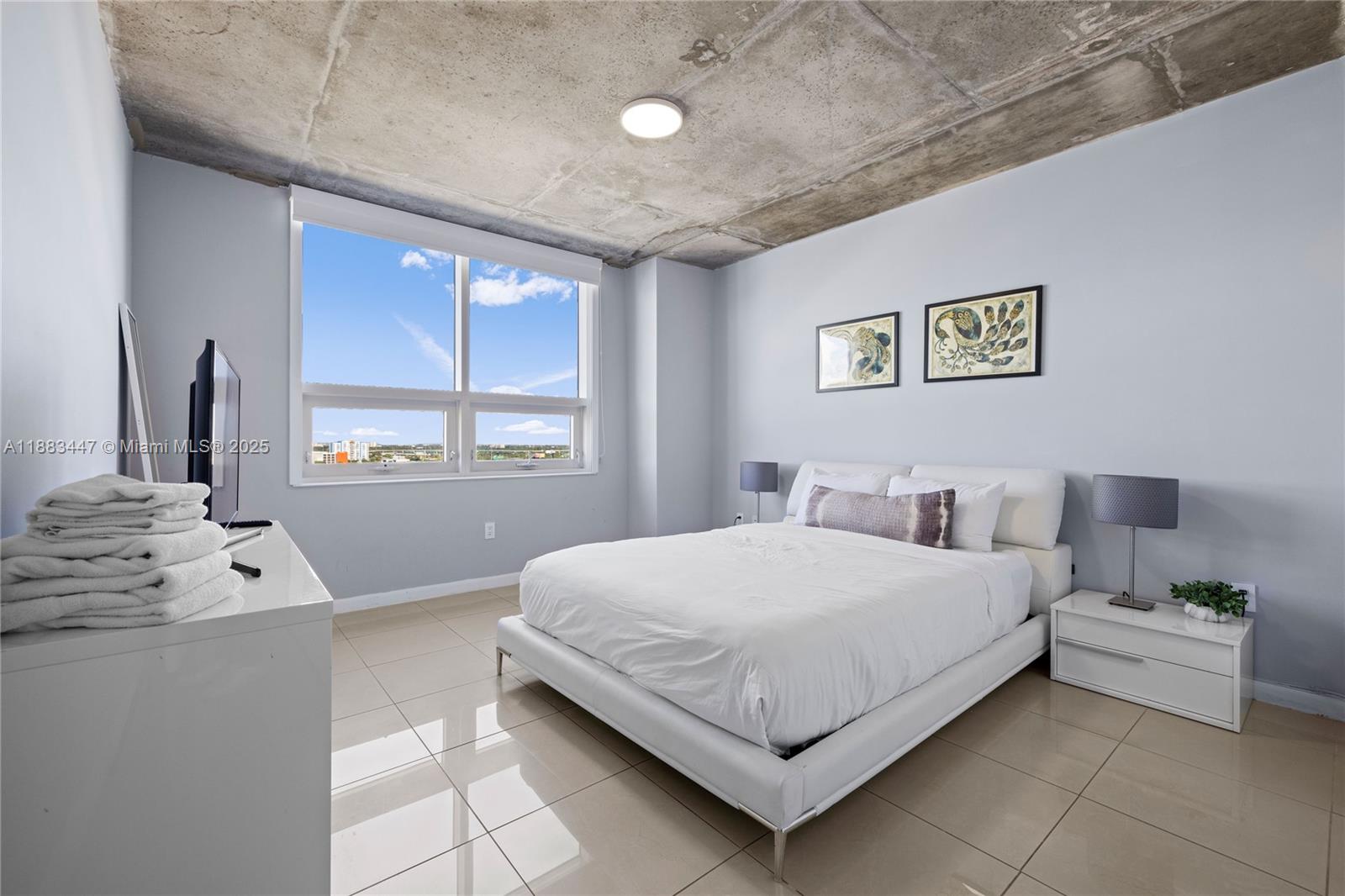 MIDBLOCK MIAMI CONDO - Residential Lease