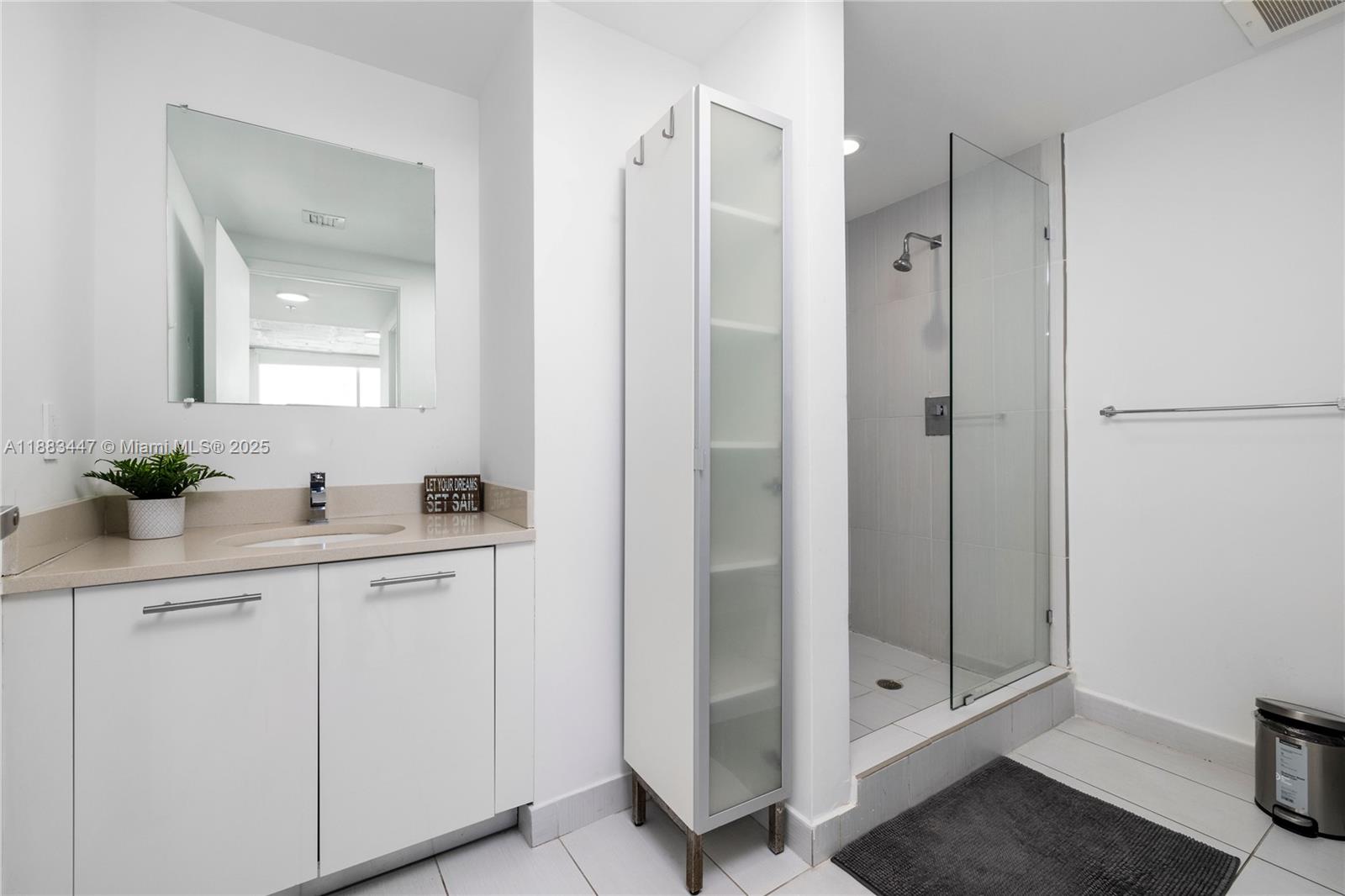 MIDBLOCK MIAMI CONDO - Residential Lease